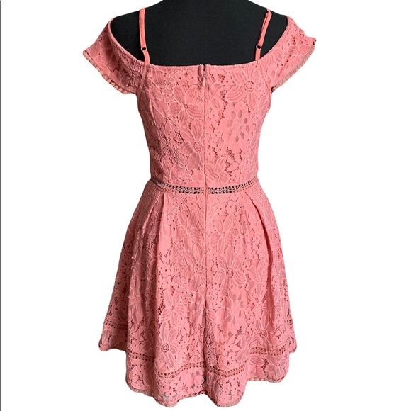 Francesca’s Collection Floral Pink Off Shoulder With Strap Dress Size sm… - Picture 3 of 17
